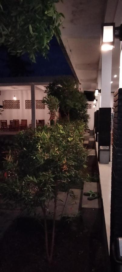 Akalanka Homestay Джили Трауанган Екстериор снимка